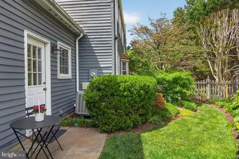 Exterior - 6354 Chowning Pl, Mclean, VA 22101 photo 12 of 26