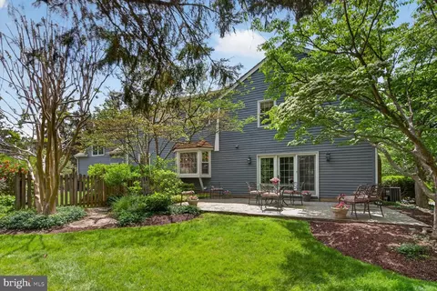 Exterior - 6354 Chowning Pl, Mclean, VA 22101 photo 11 of 26