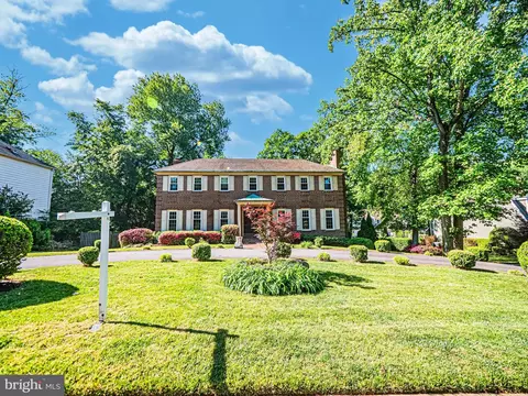 3901 Locust Ln, Alexandria, VA 22310