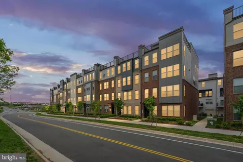 13534 Innovation Station Loop #9A, Herndon, VA 20171