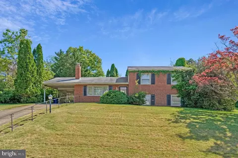 1805 Dumbarton St, Mclean, VA 22101 photo 2