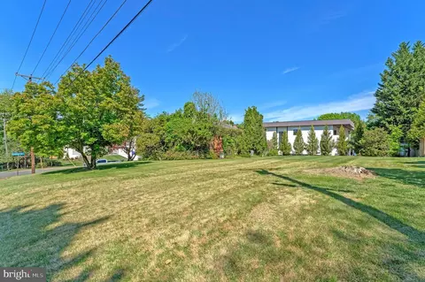 1805 Dumbarton St, Mclean, VA 22101 photo 4