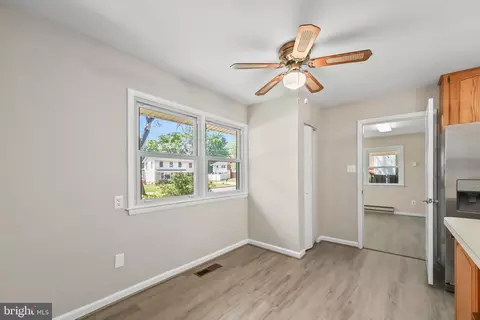 Entry Way - 6530 Ashlawn Ct, Springfield, VA 22150 photo 3 of 5