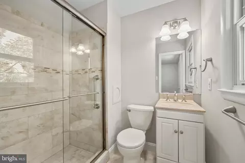 Bath - 6530 Ashlawn Ct, Springfield, VA 22150 photo 1 of 3