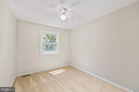 Bedroom - 6530 Ashlawn Ct, Springfield, VA 22150 photo 3 of 6
