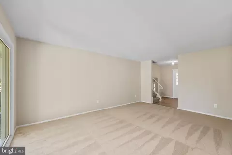 Living - 6530 Ashlawn Ct, Springfield, VA 22150 photo 2 of 3