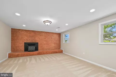 Living - 6530 Ashlawn Ct, Springfield, VA 22150 photo 3 of 3