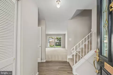 Entry Way - 6530 Ashlawn Ct, Springfield, VA 22150 photo 1 of 5