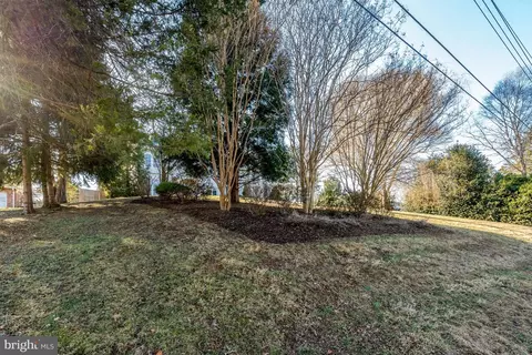 Exterior - 1318 Kurtz Rd, Mclean, VA 22101 photo 8 of 20
