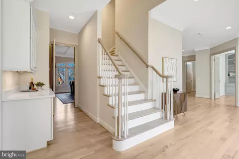 Entry Way - 1318 Kurtz Rd, Mclean, VA 22101 photo 9 of 14