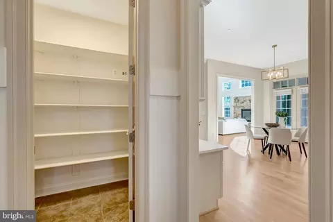 Entry Way - 1318 Kurtz Rd, Mclean, VA 22101 photo 4 of 14