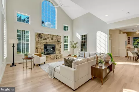 Living - 1318 Kurtz Rd, Mclean, VA 22101 photo 4 of 8