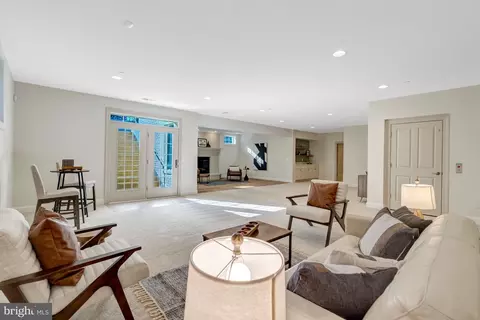 Living - 1318 Kurtz Rd, Mclean, VA 22101 photo 3 of 8