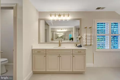 Bath - 1318 Kurtz Rd, Mclean, VA 22101 photo 7 of 10