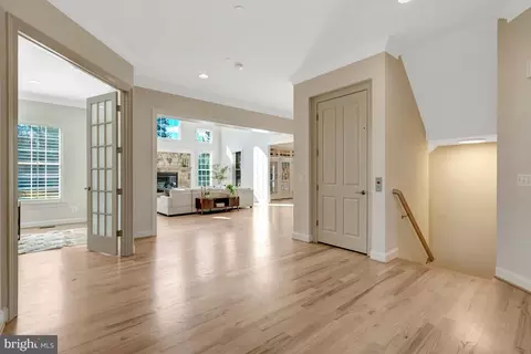 Entry Way - 1318 Kurtz Rd, Mclean, VA 22101 photo 2 of 14