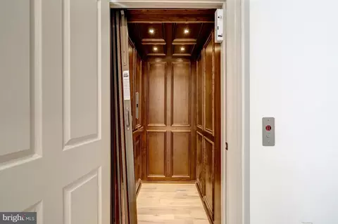 Entry Way - 1318 Kurtz Rd, Mclean, VA 22101 photo 3 of 14