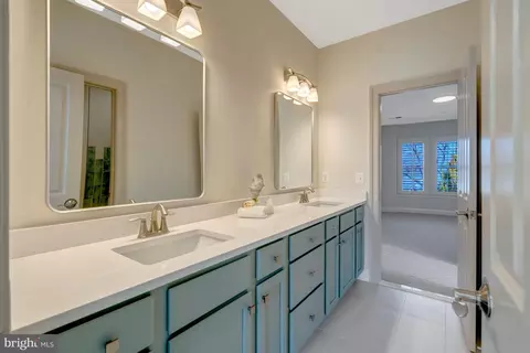 Bath - 1318 Kurtz Rd, Mclean, VA 22101 photo 3 of 10