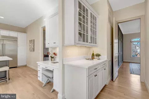 Entry Way - 1318 Kurtz Rd, Mclean, VA 22101 photo 5 of 14