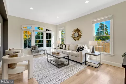 Living - 1318 Kurtz Rd, Mclean, VA 22101 photo 2 of 8