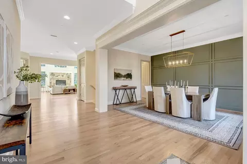 Entry Way - 1318 Kurtz Rd, Mclean, VA 22101 photo 6 of 14