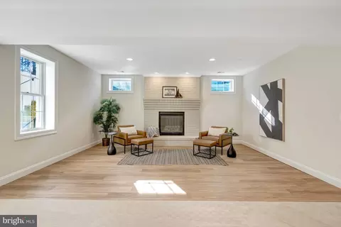 Living - 1318 Kurtz Rd, Mclean, VA 22101 photo 7 of 8