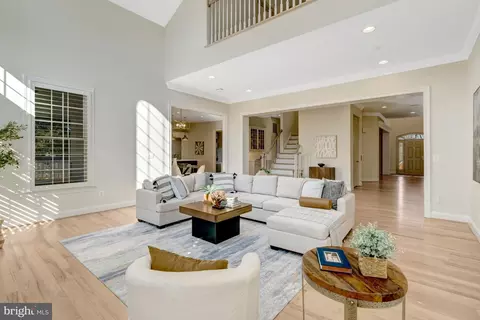 Living - 1318 Kurtz Rd, Mclean, VA 22101 photo 5 of 8