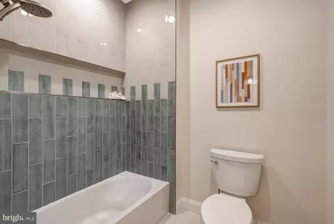 Bath - 1318 Kurtz Rd, Mclean, VA 22101 photo 4 of 10