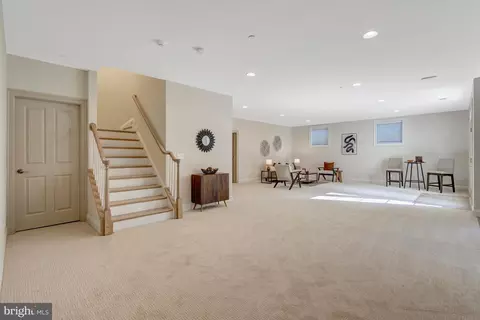 Living - 1318 Kurtz Rd, Mclean, VA 22101 photo 6 of 8