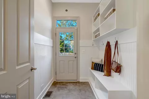Entry Way - 1318 Kurtz Rd, Mclean, VA 22101 photo 7 of 14