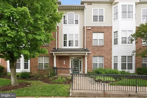 6481 Cheyenne Dr #304, Alexandria, VA 22312