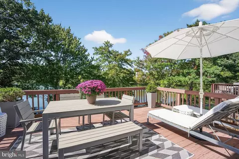 2922 Bridgehampton Ct, Falls Church, VA 22042