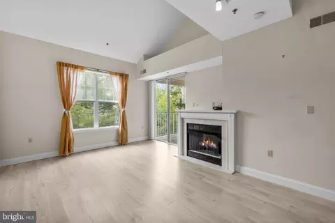Living - 1641 International Dr #412, Mclean, VA 22102 photo 3 of 8