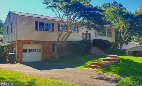 6449 Johns Rd, Falls Church, VA 22043