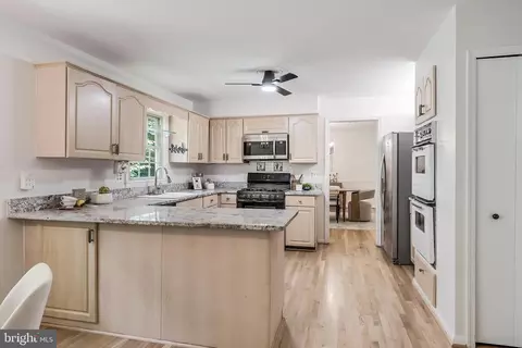 Kitchen - 11488 Bingham Ter, Reston, VA 20191 photo 7 of 7