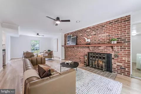 Living - 11488 Bingham Ter, Reston, VA 20191 photo 4 of 8