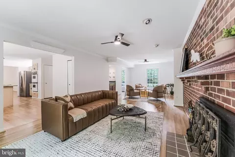 Entry Way - 11488 Bingham Ter, Reston, VA 20191 photo 5 of 5