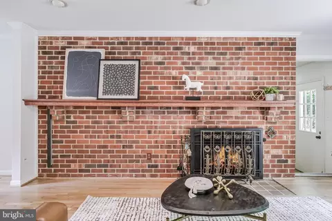 Living - 11488 Bingham Ter, Reston, VA 20191 photo 5 of 8
