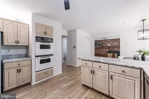 Kitchen - 11488 Bingham Ter, Reston, VA 20191 photo 6 of 7