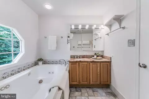 Bath - 11488 Bingham Ter, Reston, VA 20191 photo 4 of 5