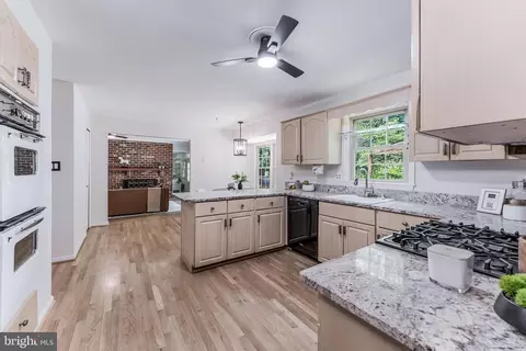 Kitchen - 11488 Bingham Ter, Reston, VA 20191 photo 4 of 7