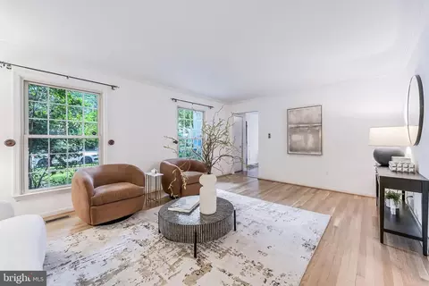 Living - 11488 Bingham Ter, Reston, VA 20191 photo 3 of 8