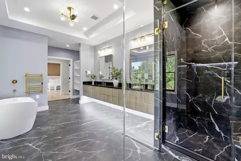 Bath - 6514 Byrnes Dr, Mclean, VA 22101 photo 6 of 9
