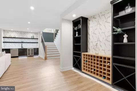 Entry Way - 6514 Byrnes Dr, Mclean, VA 22101 photo 21 of 25