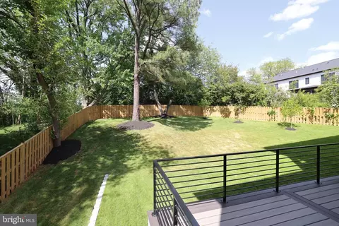 Exterior - 6514 Byrnes Dr, Mclean, VA 22101 photo 14 of 17