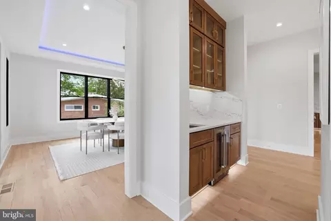 Entry Way - 6514 Byrnes Dr, Mclean, VA 22101 photo 6 of 25