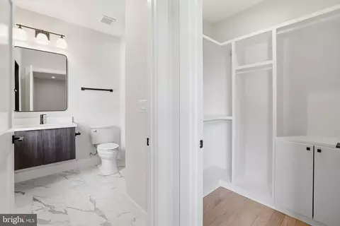 Entry Way - 6514 Byrnes Dr, Mclean, VA 22101 photo 18 of 25