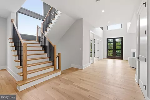Entry Way - 6514 Byrnes Dr, Mclean, VA 22101 photo 8 of 25