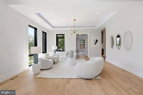 Living - 6514 Byrnes Dr, Mclean, VA 22101 photo 6 of 14