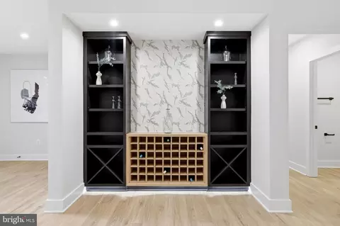 Entry Way - 6514 Byrnes Dr, Mclean, VA 22101 photo 20 of 25