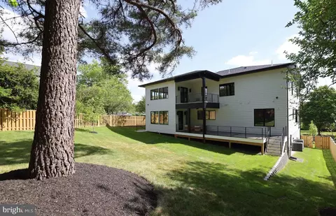 Exterior - 6514 Byrnes Dr, Mclean, VA 22101 photo 15 of 17
